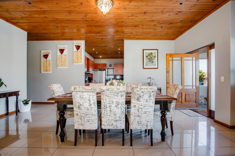 4 Bedroom Property for Sale in Nuwe Uitsig Western Cape